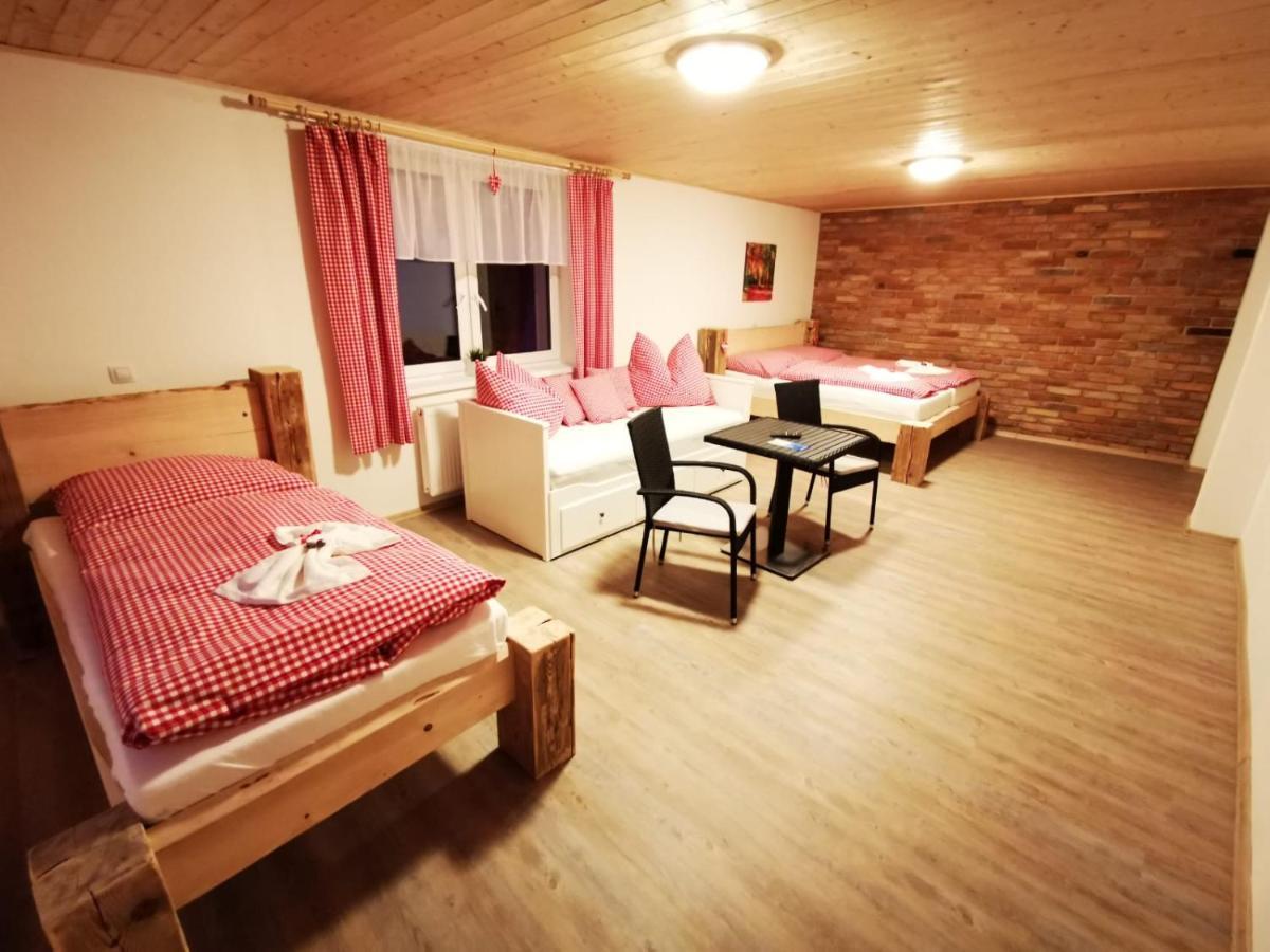 Penzion U Lipy Hotel Остров Екстериор снимка